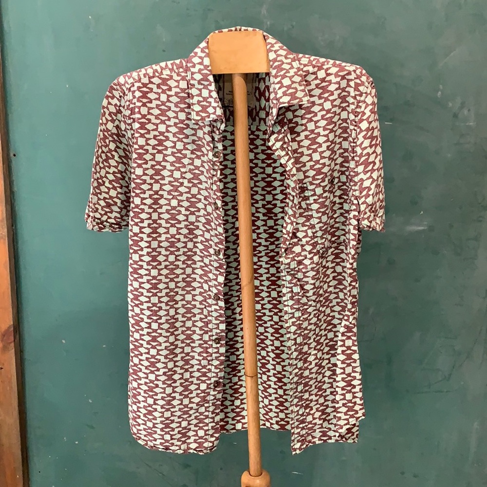 Men’s small vintage short sleeve button up pattern